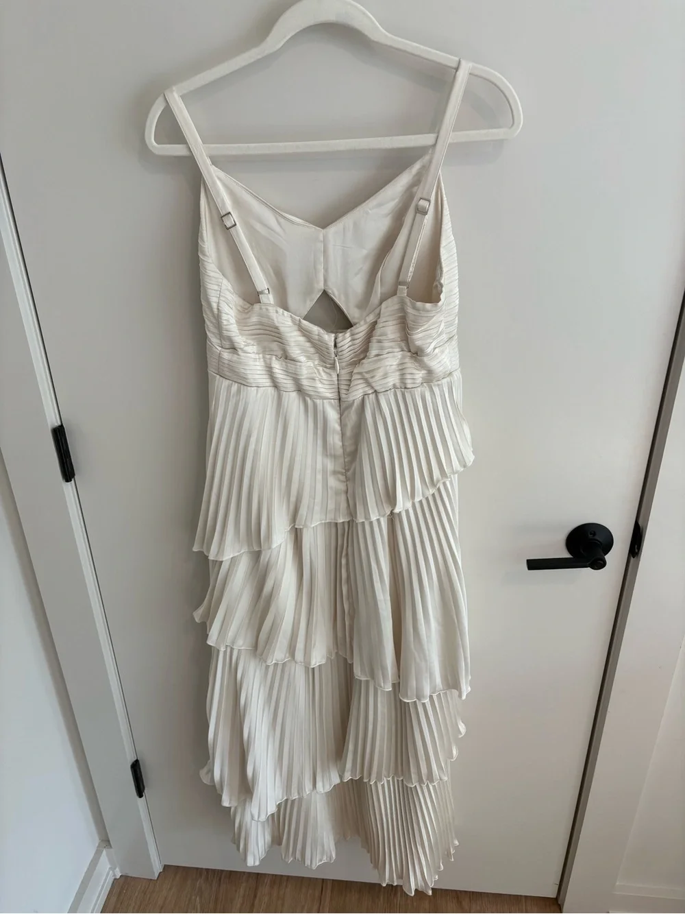 Abercrombie & Fitch Giselle Cream Pleated Tiered Maxi Dress Asymmetric Layers M